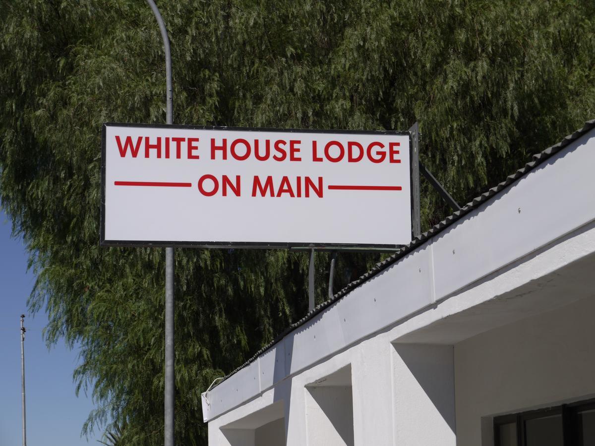 White House Lodge On Main Б’юфорт-Вест Екстер'єр фото